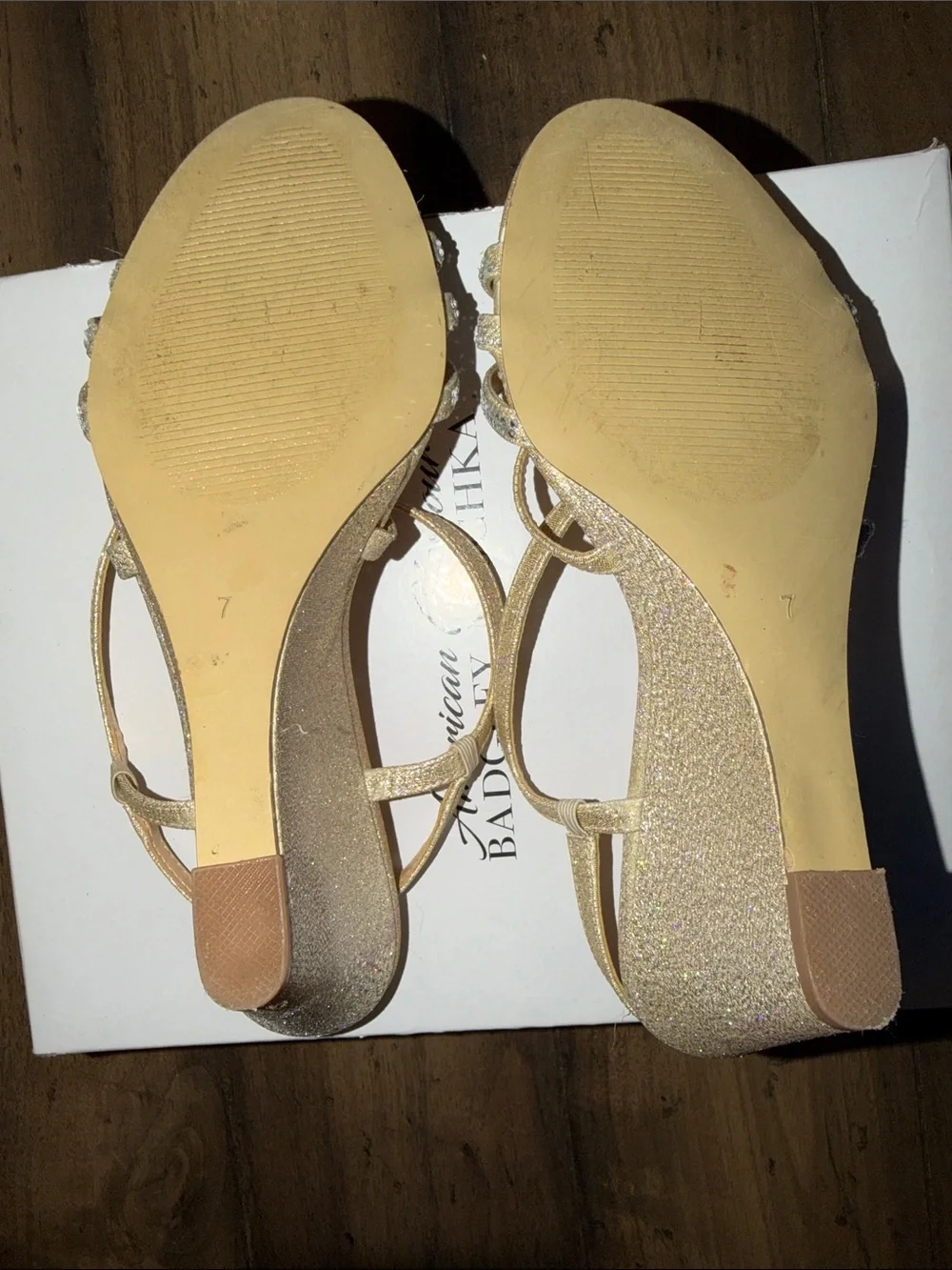 ✨Women’s Gold Rhinestone and Glitter Wedge Heels/Sandals ✨Size 7